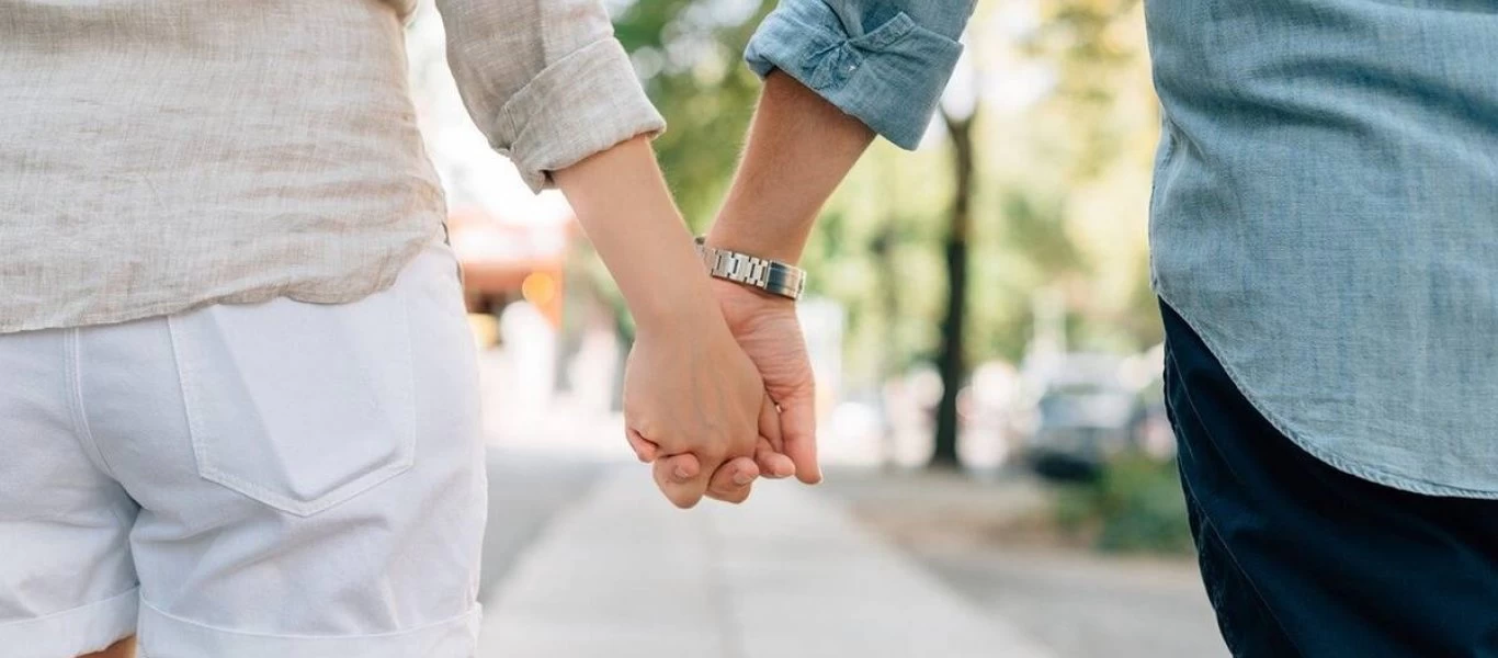 Δεν υπολόγισαν τίποτα: Ασυγκράτητο ζευγάρι «έσβησε τη φλόγα του» στον Δημοτικό κήπο Χανίων (φωτο)